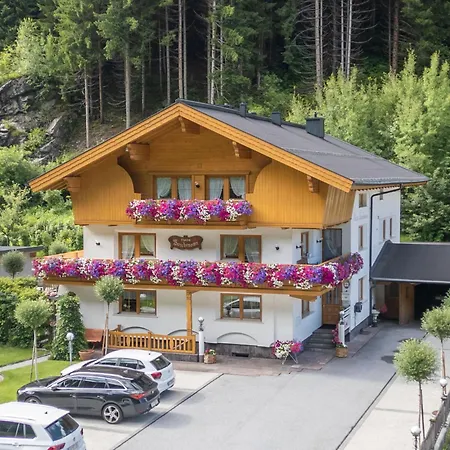 Chasa Baschenowa Apartment